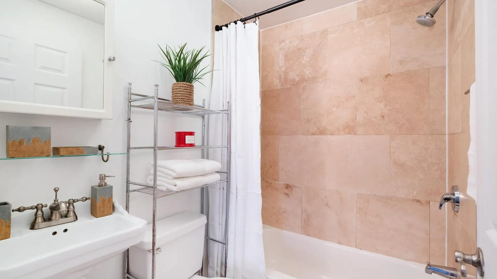 1435-3-3 Bedrooms 2Bath W D Prime Upper East New York