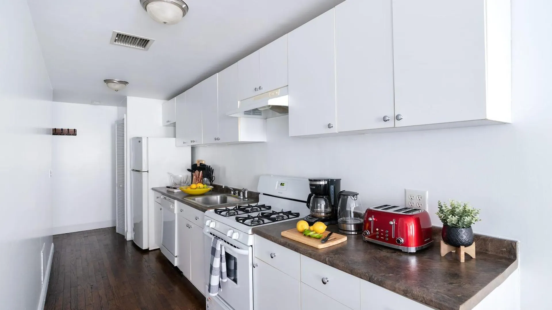1435-3-3 Bedrooms 2Bath W D Prime Upper East New York
